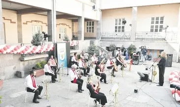 Sağlık çalışanları için moral konseri