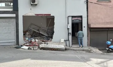 İzmir'de bu yol tehlike saçıyor: Kamyon eve girdi! 'Evde çocuklar vardı' #izmir