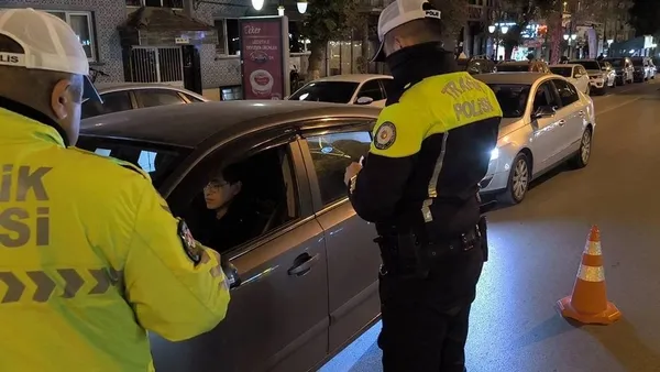 korsan-taksiciler-siki-denetime-takildi-araclar-trafikten-men-edildi-para-cezasi-kesildi-1780395874428.jpeg
