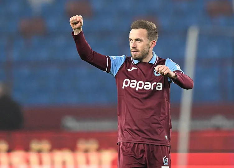 Son dakika haberi: Trabzonspor - Alanyaspor maçında saha karıştı! Son düdükten sonra gerginlik...