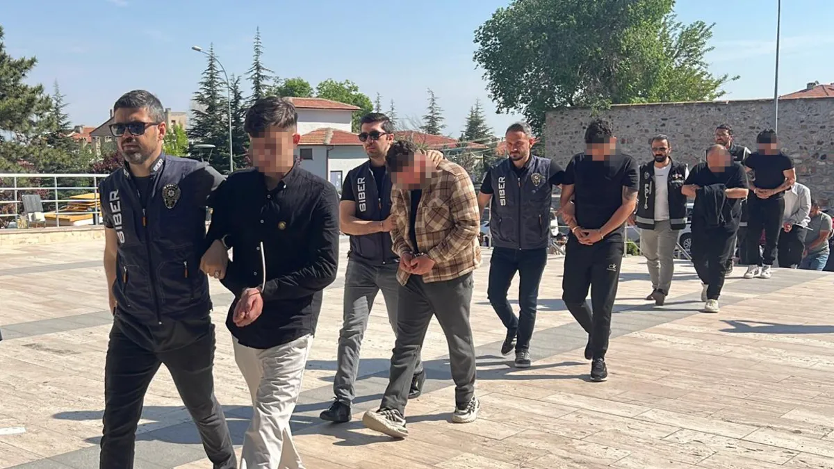 SON DAKİKA… 28 ilde yasa dışı bahis operasyonu: 91 şüpheliden 34’ü adliyeye sevk edildi SON DAKİKA… 28 ilde yasa dışı bahis operasyonu: 91 şüpheliden 34’ü adliyeye sevk edildi
