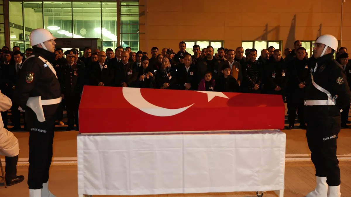 Şehit polis Seçkin Yalçın memleketinde törenle karşılandı Şehit polis Seçkin Yalçın memleketinde törenle karşılandı