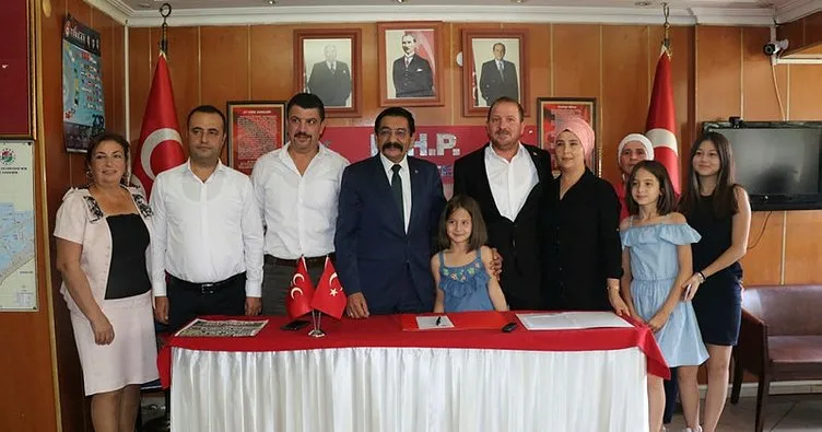 Antalya’da İYİ Parti’den istifa eden 20 kişi MHP’ye geçti