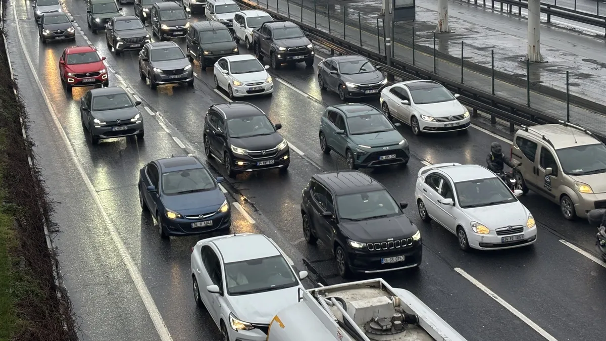 İstanbul’da kaydedildi: Bayram dönüşü trafik yoğunluğu! İstanbul’da kaydedildi: Bayram dönüşü trafik yoğunluğu!