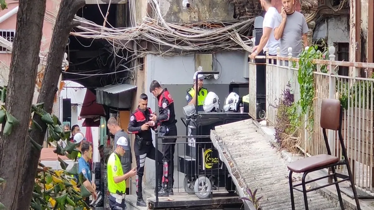 SON DAKİKA | Fatih’te döviz bürosunda silahlı kavga: 2 ölü, 2 yaralı haber görseli