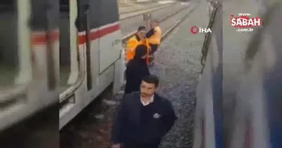 İZBAN arızalandı: Yolcular ’kalasla’ tren değiştirdi | Video