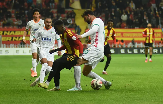 kayserispor-alanyaspor-macinda-gol-sesi-cikmadi-1765642423021.jpg