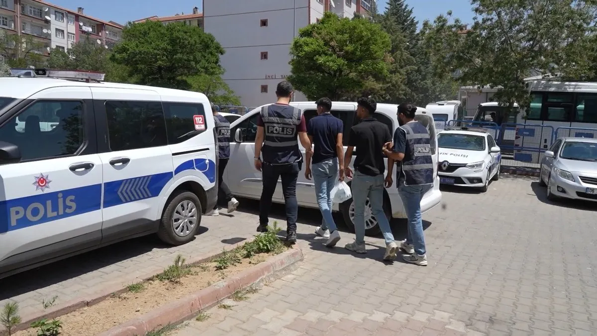5 ay önceki kavga yeniden alevlendi: Araçlarıyla takibe alıp kurşun yağmuruna tuttular!