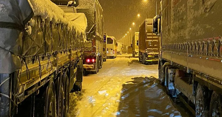 Yer: Erzincan! Kar ve tipide arızalanan otobüsteki 44 yolcu kurtarıldı