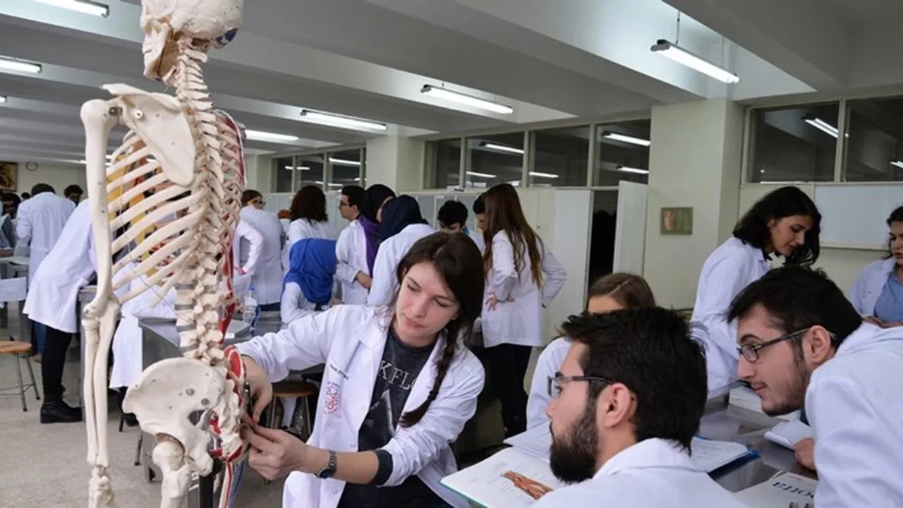 TIP FAKÜLTESİ TABAN PUANLARI 2024 TIKLA-SORGULA || YÖK Atlas ile il il devlet ve özel Tıp taban puanları, başarı sıralaması ve kontenjanları!