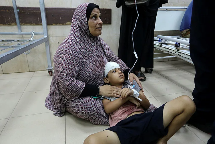 Katil İsrail’in Gazze’deki zulüm arşa ulaştı! İnsanlar ölmek için dua ediyor: Çocuklar lağım suyu içiyor