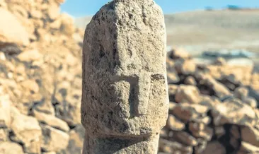 İnsan yüzlü dikilitaş bulundu