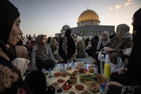 kuduste-bir-ramazan-gelenegi-mescid-i-aksadaki-iftar-sofralari-1681816926901.jpg
