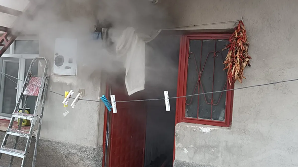 Konya’da iki katlı evde yangın: 1 ölü, 1 yaralı! Konya’da iki katlı evde yangın: 1 ölü, 1 yaralı!