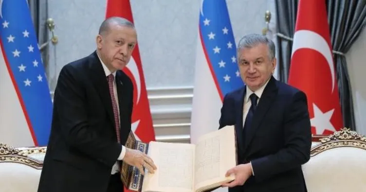 Başkan Erdoğan, mevkidaşı Mirziyoyev’e Ali Şir Nevai Kulliyatı’nı hediye etti