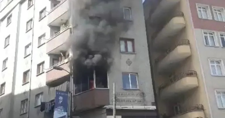 İstanbul’da kombi patladı: Mahsur kalanlar var!