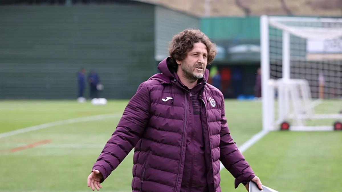 Fatih Tekke, ...                    </div>
                    <div class=