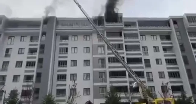 Kocaeli’de yangın paniği: Kilitli yangın merdiveni mahsur bıraktı