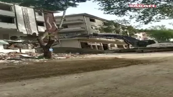 İstinat faciasında yıkım sürüyor! Çankaya Belediyesi'nin ihmali nedeniyle binalar tek tek yıkılıyor | Video