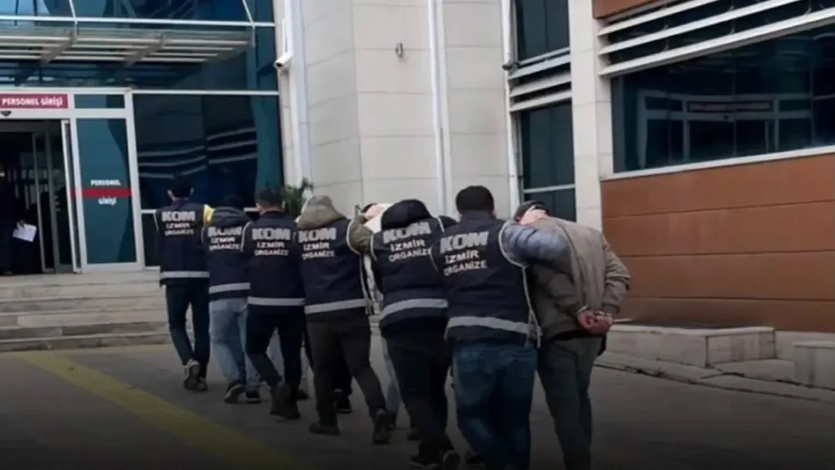 İzmir’de suç örgütüne ağır darbe! 36 şüpheliye yönelik operasyon yapıldı İzmir’de suç örgütüne ağır darbe! 36 şüpheliye yönelik operasyon yapıldı