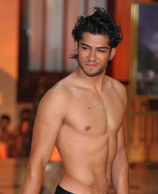 Burak Özçivit�in eski fotoğrafı olay oldu Son Dakika Magazin Haberleri