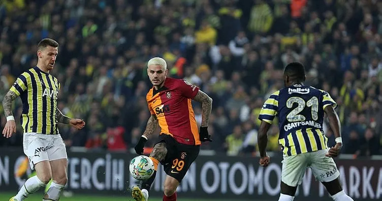 Fenerbahçe-Galatasaray maçlarında kartlar havada uçuşuyor