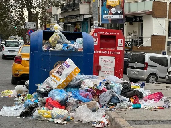 chpli-buca-belediyesi-iflasin-esiginde-belediyeden-cevre-bakanligina-bize-cop-konteyneri-verir-misiniz-1745932020259.jpg CHP'li Buca Belediyesi iflasın eşiğinde! Belediyeden Çevre Bakanlığı'na: