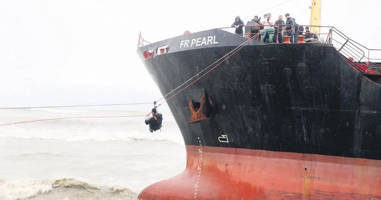 Gemicileri halatla kurtardılar