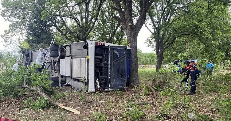 Kırklareli’nde yolcu otobüsü devrildi: 11 kişi yaralandı