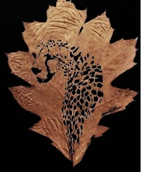 Sanat eserine dönüştürülen kuru yapraklar