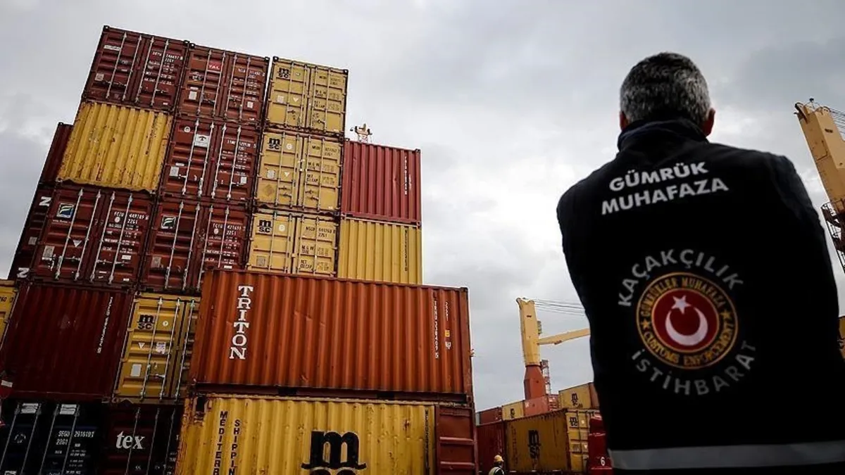 Ticaret Bakanlığı’ndan tarihi eser kaçakçılarına ağır darbe: 7 bin 550 sikke ve figür ele geçirildi Ticaret Bakanlığı’ndan tarihi eser kaçakçılarına ağır darbe: 7 bin 550 sikke ve figür ele geçirildi