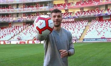 Antalyaspor’un Alman yıldızı Podolski tanıtım elçisi oldu