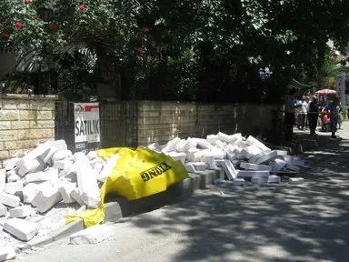 Kamyondan üzerine beton düşen kadın öldü