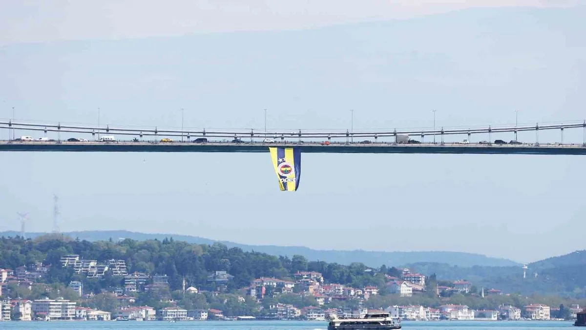 Euroleague şampiyonu Fenerbahçe'nin bayrakları asıldı!