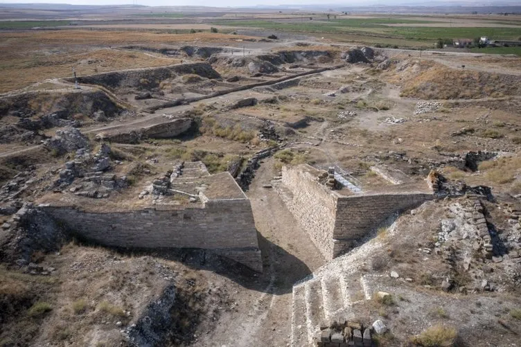 Gordion antik kenti nerede, nasıl gidilir, nerenin başkentidir? UNESCO Kalıcı Dünya Mirası Kalıcı Listesi’ne kabul edildi! Gordion tarihi ve Kral Midas Tümülüsü hikayesi nedir?