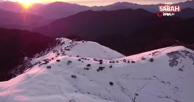 Beyaza bürünen ’Klaskur Yaylası’ gün batımında böyle görüntülendi | Video