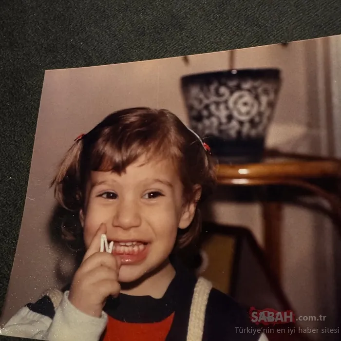 Kimilerine göre asi, kimilerine göre deli dolu... Şimdilerin ünlü şarkıcısını tanıdınız mı? 37 yaşına girdi