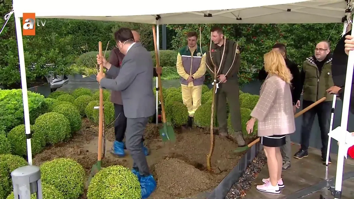 Müge Anlı’dan ‘Yeşil Vatan Seferberliği’ne fidanlarla destek | Video videosunu izle Müge Anlı’dan ‘Yeşil Vatan Seferberliği’ne fidanlarla destek | Video videosunu izle