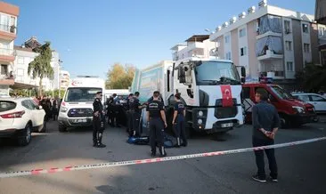 Antalya’da çöp kamyonunun altında kalan çocuk feci şekilde can verdi #antalya