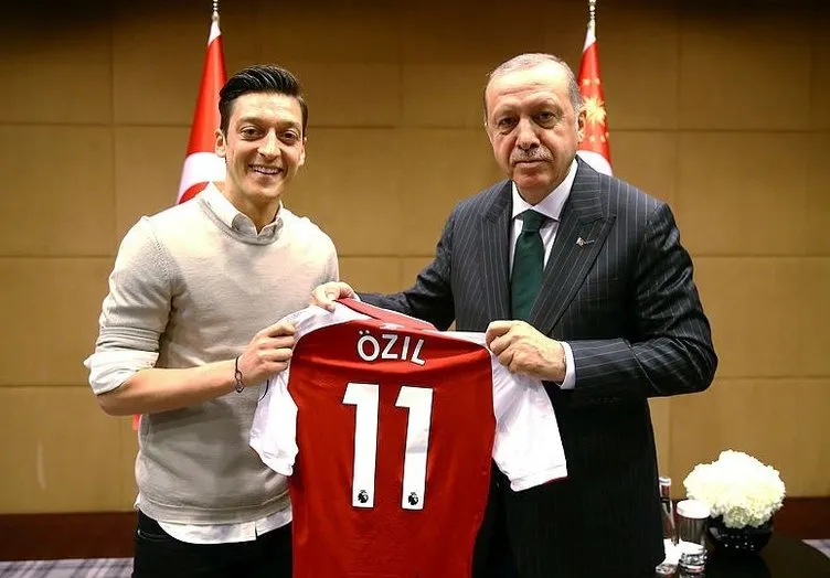 Fenerbahçe’nin yeni yıldızı Mesut Özil’in hayat hikayesi! Mesut Özil, Türk bayrağı yüzünden ırkçılığa uğradı...