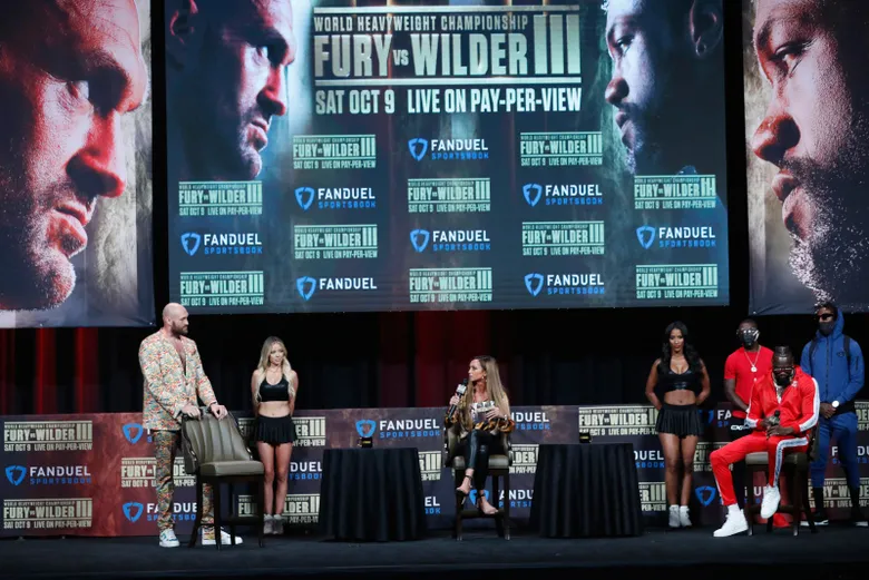 tyson-fury-deontay-wilder-dovusu-oncesi-bomba-sozler-zayif-ve-kucuk-birisin-1633600298257.jpg