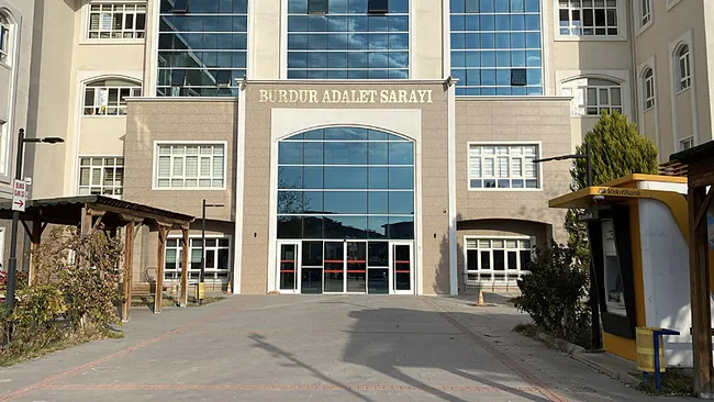 kuzenini-av-tufegi-ile-katletmisti-hakim-karsisina-cikti-1764168563704.jpeg (800×451)