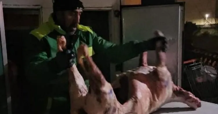 Bursa’da otoparkta iğrenç görüntü: Kaçak kesim 1,5 ton et ele geçirildi!