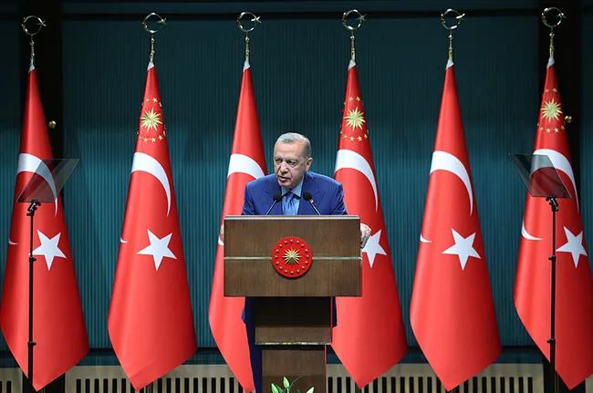 son-dakika-baskan-erdogan-ekonomi-kurmaylariyla-bir-araya-geliyor-gundem-fon-sorusturmasi-ve-alinacak-tedbirle-1790662910582.jpeg SON DAKİKA… Başkan Erdoğan ekonomi kurmaylarıyla bir araya geliyor! Gündem fon soruşturması ve alınacak tedbirler
