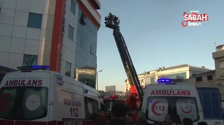 Bayrampaşa’da 3 katlı binada çıkan yangında 1 kişi yaralandı, 19 kişi kurtarıldı | Video