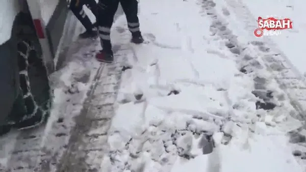 Kar yolları kapattı, 70 yaşındaki hasta için ekipler seferber oldu | Video