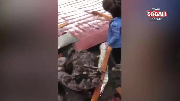 Malatya'da Özel Harekat Polisleri, 2’si çocuk 5 kişiyi enkazdan çıkardı | Video