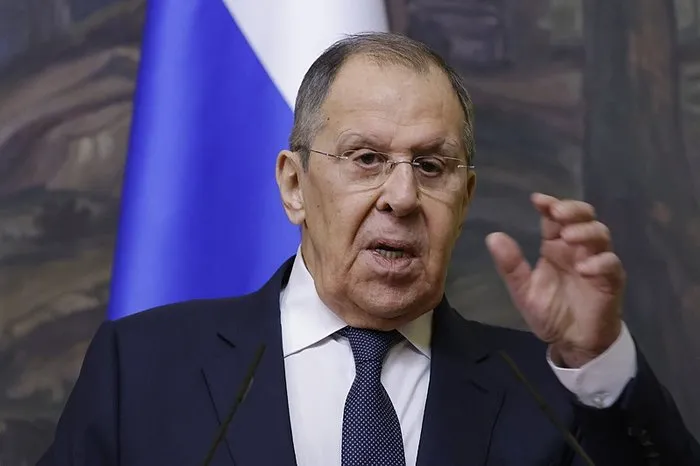 Rusya NATO birliklerini Ukrayna’da istemiyor: Lavrov Ursula’yı ‘Adolf Hitler’e benzetti