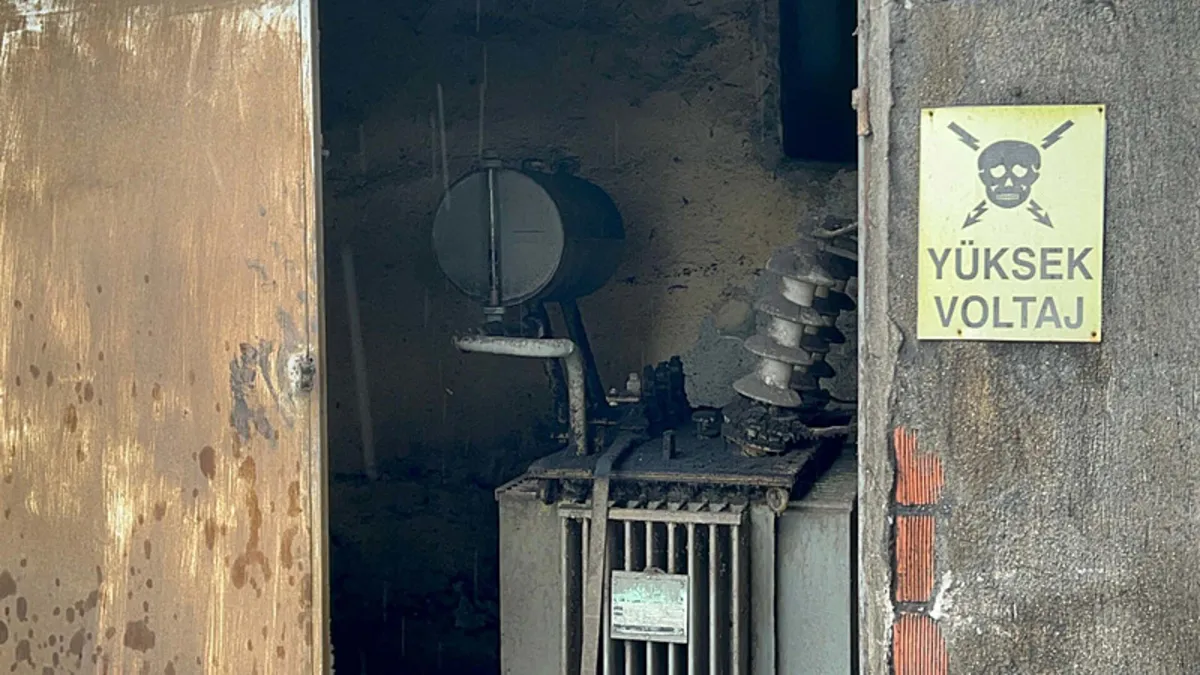 24 yaşındaki gencin kahreden sonu: Elektrik akımına kapılarak can verdi! 24 yaşındaki gencin kahreden sonu: Elektrik akımına kapılarak can verdi!