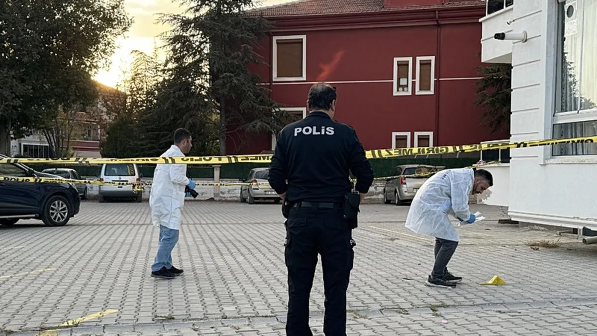 40 yaşındaki kadının acı sonu: Metrelerce yükseklikten zemine çakıldı! 40 yaşındaki kadının acı sonu: Metrelerce yükseklikten zemine çakıldı!